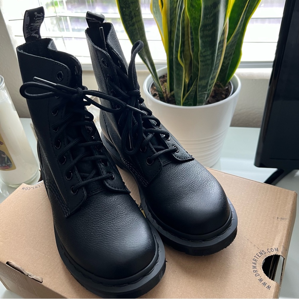 Dr. Martens 1460 PASCAL WOMEN'S MONO LACE UP BOOTS